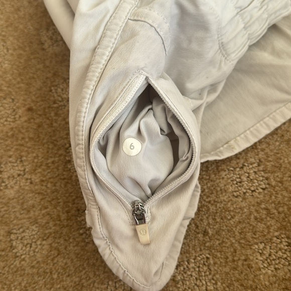 Lululemon white size 6 running shorts - Picture 5 of 5